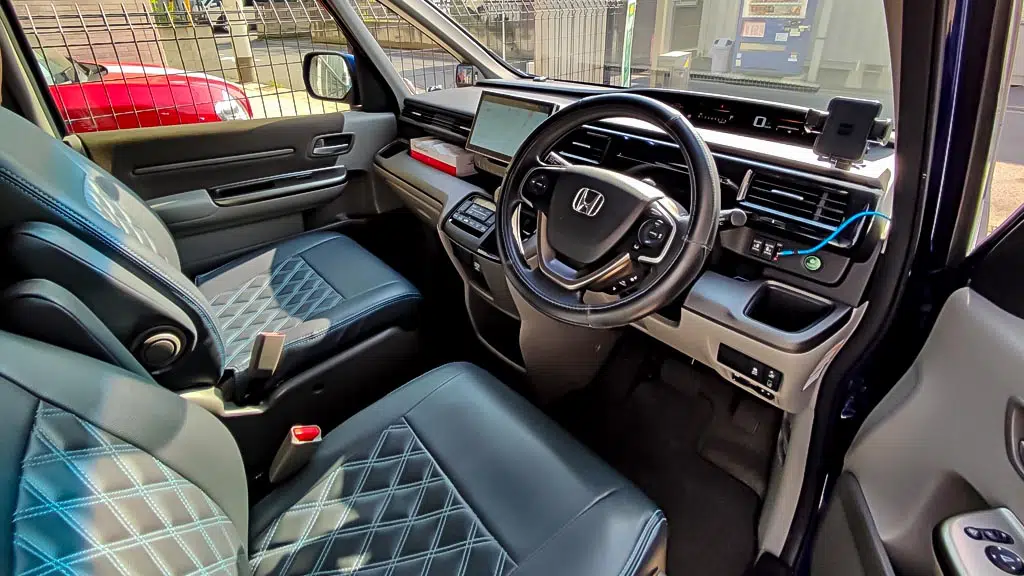 札幌市中央区北一条西18丁目ステーションステップワゴン(596)のインテリアの写真1 カーシェア EARTHCAR